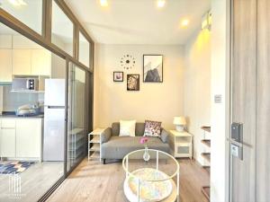 Peaceful corner, see green space, lots of trees, open view, comfortable for the eyes, fully furnished, good price.