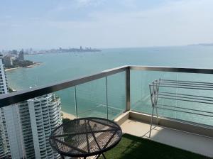 ขายคอนโด The palm wongamat beach front pattaya 2 Bed (S03-1767)