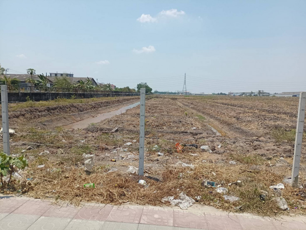 Land for sale near Bangkok University, next to Phahon Yothin Road, size 183 rai 1 ngan 88 sq wa, near Thammasat University.