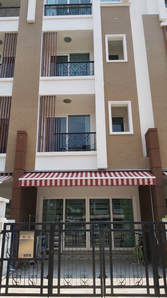 Urgent sale! Home office, Bistown Village, Rama 3-Suksawat, 4 floors. Urgent sale! Home office, Bistown Village, Rama 3-Suksawat, 4 floors.