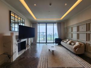 📢👇 Rare item big size unit for 2 beds at The Residences at Sindhorn Kempinski , The most luxury brand new project and  unit in prime area in Sindhorn village next to Velaa community mall in Langsuan, peaceful and quiet, conceige service as 5 stars hotel, 