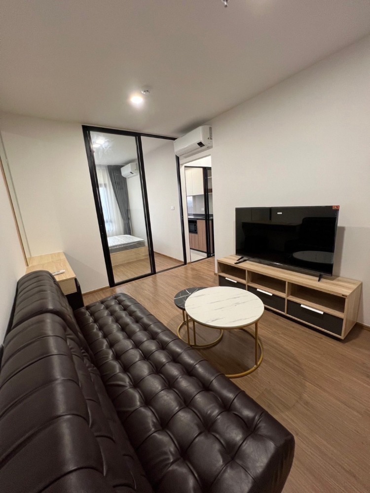 For rent: The Livin Phetkasem Line: @glorious1 (with @) For more information, add Line.