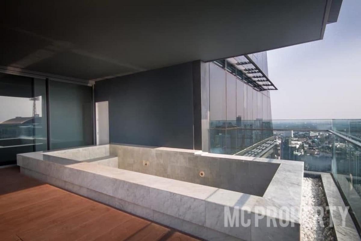 Marque Sukhumvit Penthouse 295sqm 4bedroom 5 bathroom + maid room for rent only 350,000 please contact 0816878954