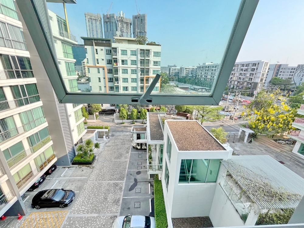 For sale: The Room Sukhumvit 64, near BTS and Sukhumvit Expressway, small unit, not crowded, private, with enough parking.