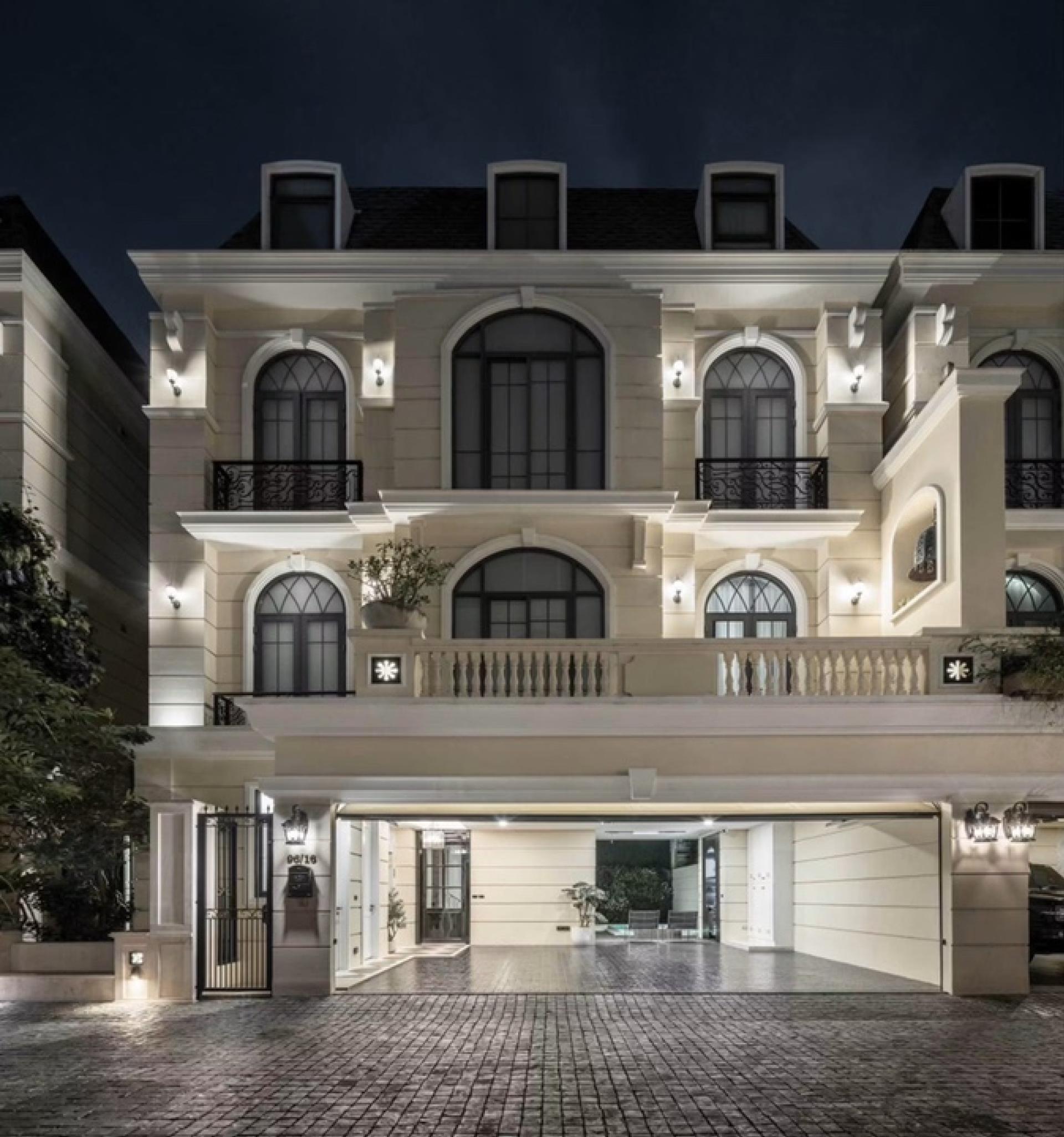 For sale and rent, 3-story luxury house, Ekkamai, 49.9 sq m., 500 sq m., 4 bedrooms, 5 bathrooms, has an elevator, has a private pool, good condition, ready to move in. For sale and rent, 3-story luxury house, Ekkamai, 49.9 sq m., 500 sq m., 4 bedrooms, 5 bathrooms, has an elevator, has a private pool, good condition, ready to move in.