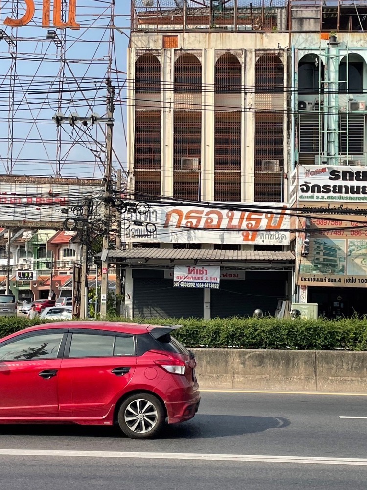 ทำเลดี ราคาถูก แต่งใหม่ !!! ตึกแถว 2 คูหา  ริมถนนงามวงศ์วาน ห้องหัวมุม หน้าปากซอยงามวงศ์วาน 32 – รูปที่ 2