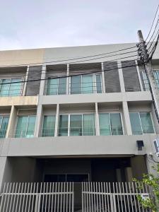 ขายด่วนนทาวน์โฮมโนเบิ้ลพัฒนาการ มี3ห้องนอน3ห้องน้ำเนื้อที่21.6ตารางวา ราคาขาย10,000,000บาท[โอน50/50]
