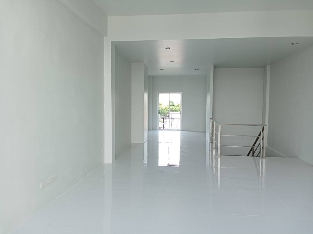 For rent,Commercial building  good location, near Central Airport, Chiang Mai. – รูปที่ 4