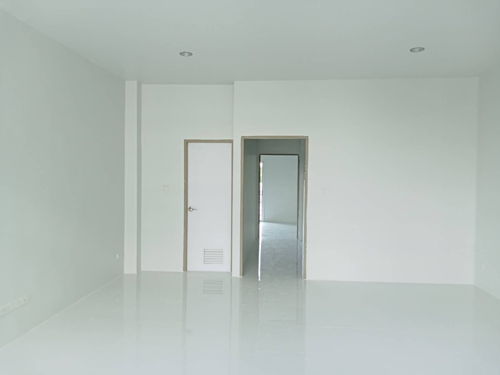 For rent,Commercial building  good location, near Central Airport, Chiang Mai. – รูปที่ 3