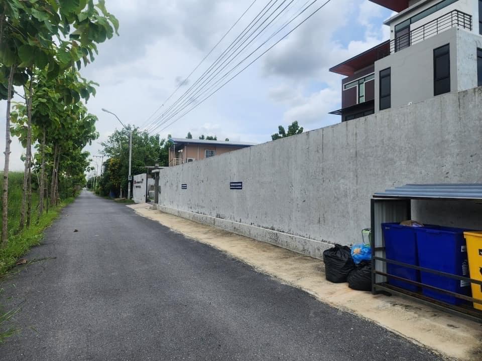 ❗ ราคาพิเศษ❗ 🏬  ขายอาคารสำนักงานรวมที่พักอาศัย 4 ชั้น 📐️เนื้อที่ 296 ตรว พื้นที่ใช้สอย 995 ตรม มีพื้นที่ด้านข้างเหลือพอที่จะสร้างเพิ่มเติม 🚘 จอดรถได้เกือบ 30 คัน 📍  ที่ตั้ง ถนนสุขาภิบาล 5 ซอย 22  – รูปที่ 3