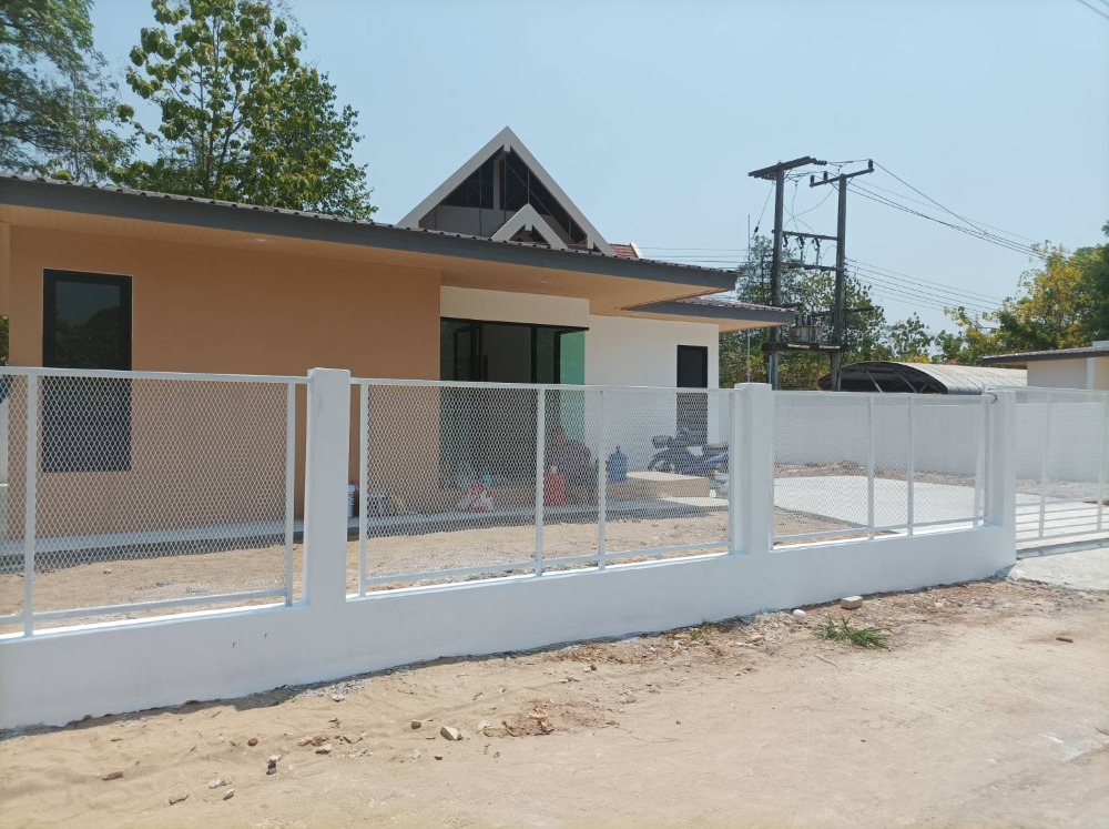 Installments are cheaper than renting. Opportunity to own Launch of the cheapest house project in Phran Kratai! 15 minutes from Kamphaeng Phet Government Center. Installments are cheaper than renting. Opportunity to own Launch of the cheapest house project in Phran Kratai! 15 minutes from Kamphaeng Phet Government Center.