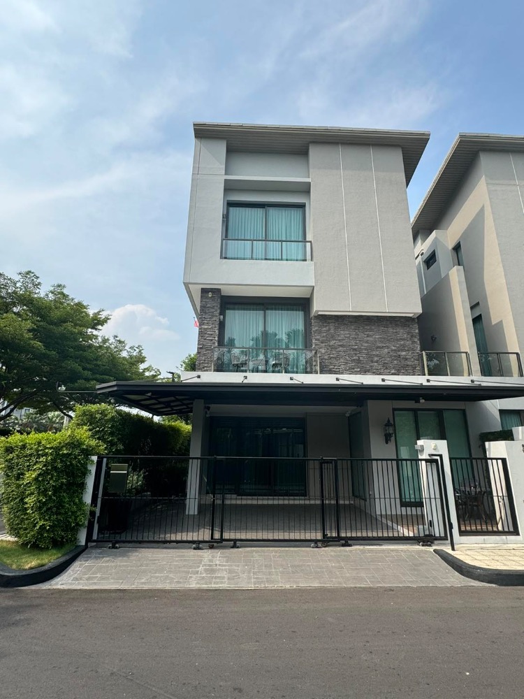 Selling below cost Baan Klang Muang Classe CLASSE Ekkamai-Ramintra House along Ramindra Expressway, corner, garden-club view. The best in the project Complete with fully decorated furniture Selling below cost Baan Klang Muang Classe CLASSE Ekkamai-Ramintra House along Ramindra Expressway, corner, garden-club view. The best in the project Complete with fully decorated furniture