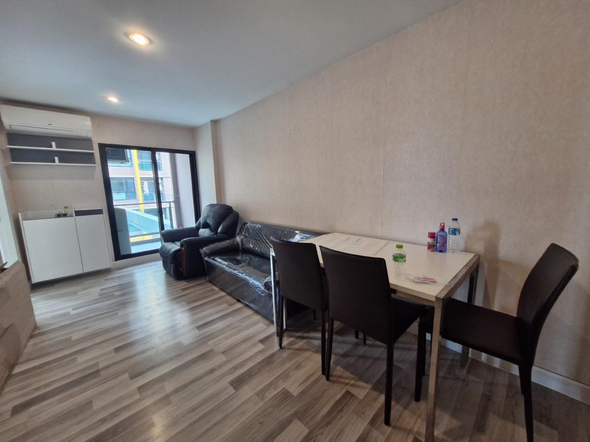 For rent: The Cube Plus Chaengwattana, large room. For rent: The Cube Plus Chaengwattana, large room.