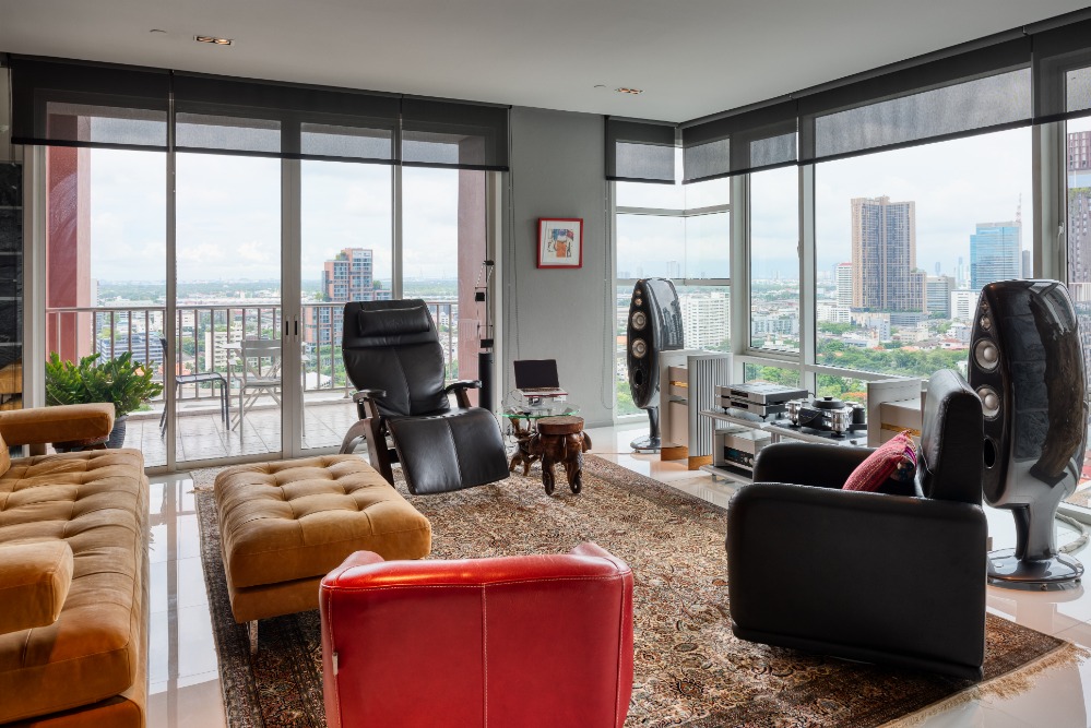 Pet Friendly 🐱🐶 (3 Bed 170 Sqm) RENT- High Floor 110,000 THB Negotiable @BTS Thonglor Pet Friendly 🐱🐶 (3 Bed 170 Sqm) RENT- High Floor 110,000 THB Negotiable @BTS Thonglor