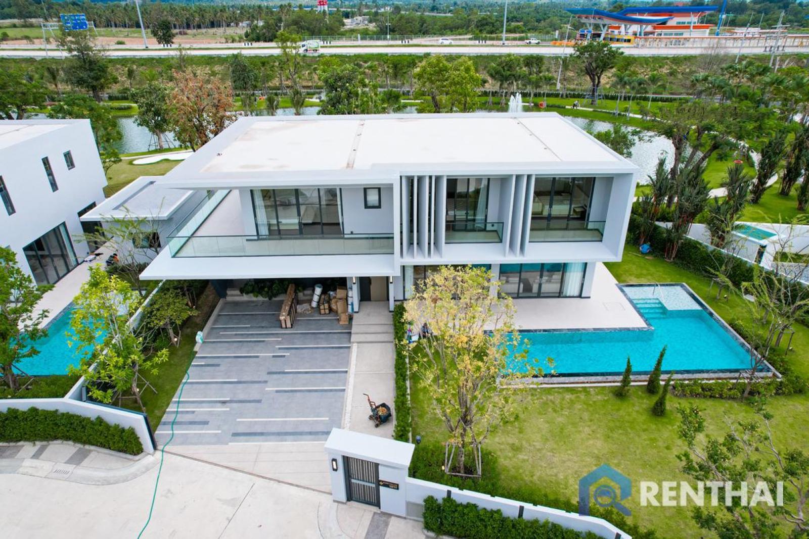 This Large Luxury Villa Could Be Your Dream Home! This Large Luxury Villa Could Be Your Dream Home!