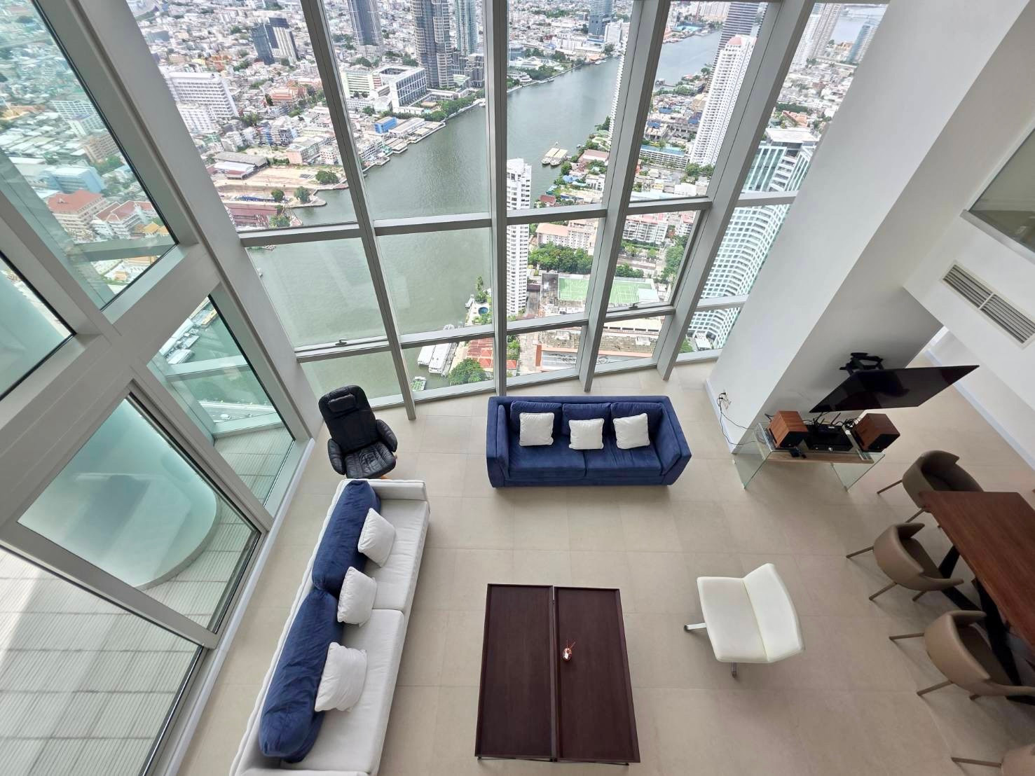 The River Duplex Penthouse 410sqm. 3bed 400,000/mth Am: 0656199198 The River Duplex Penthouse 410sqm. 3bed 400,000/mth Am: 0656199198
