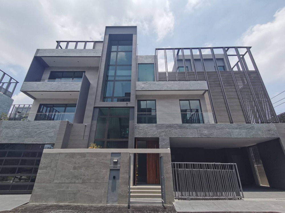 ★ แปลง V2 ★ บ้านเดี่ยว 3 ชั้น + Rooftop + ที่จอด Super car | 4 ห้องนอน 100.70 ตร.ว. 842.00 ตร.ม. | ใกล้ เดอะคริสตัล เอกมัย-รามอินทรา 6 นาที, บุญถาวร เกษตร-นวมินทร์ 7 นาที, โรงเรียนสตรีวิทยา 2 8 นาที