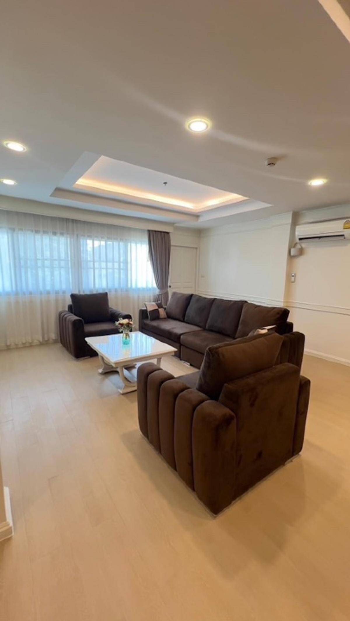 📢👇Living in Em district, located at Sukhumvit 35, big size nice decoration. 📢👇Living in Em district, located at Sukhumvit 35, big size nice decoration.