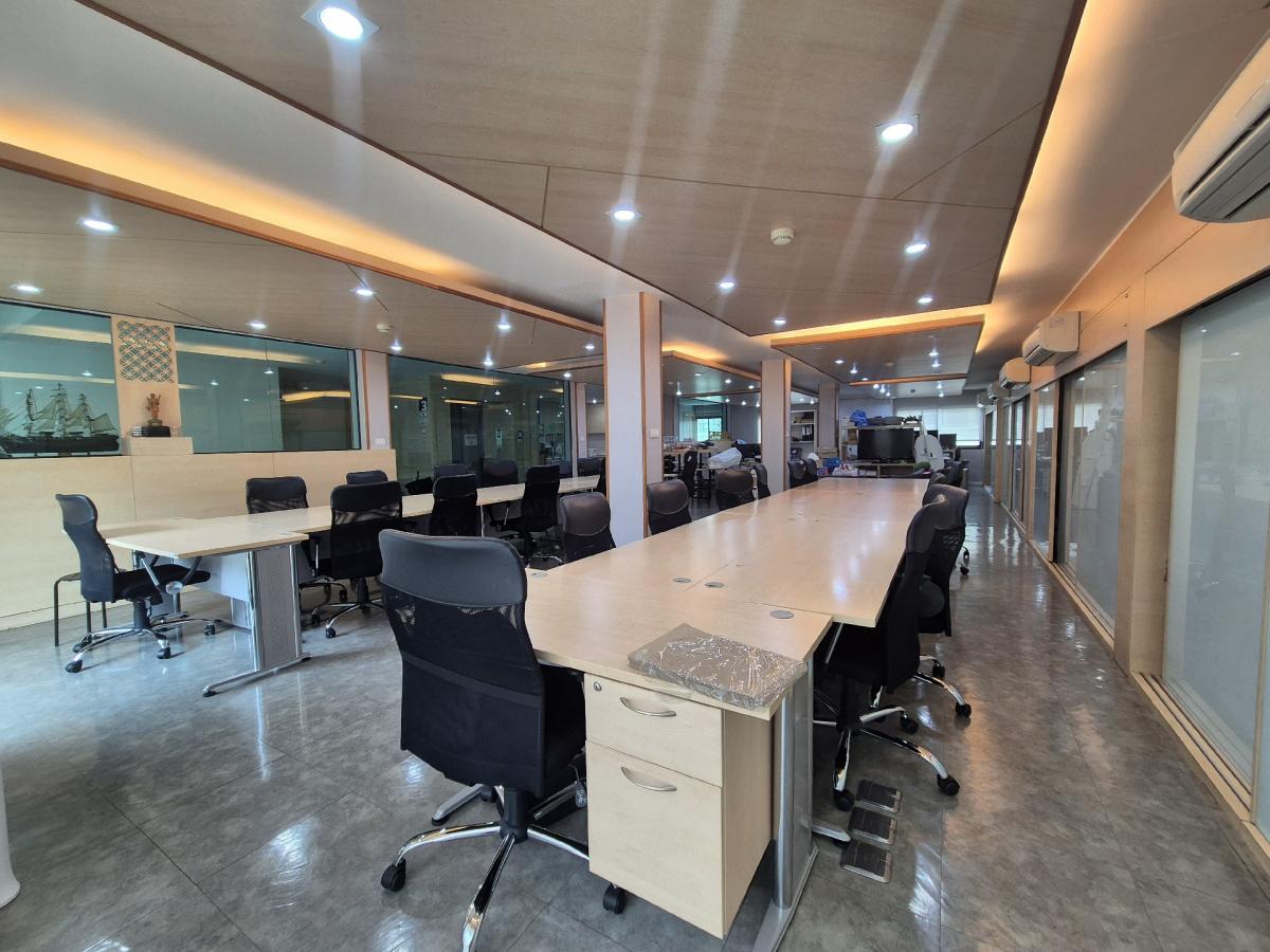 Ready to rent the Office Office, located on the 3rd floor behind the guest temple, Silom Fer, ready to have a housekeeper. – รูปที่ 4