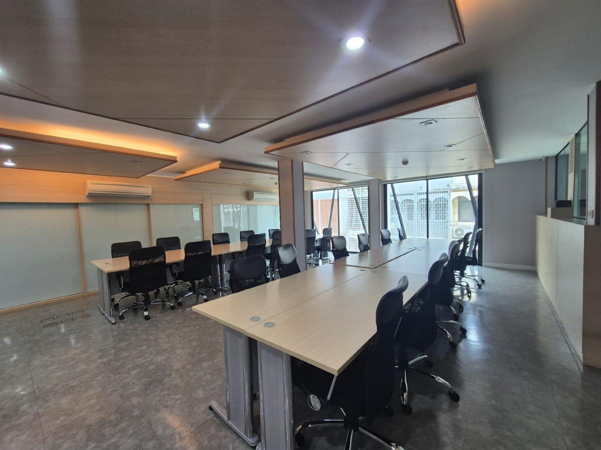 Ready to rent the Office Office, located on the 3rd floor behind the guest temple, Silom Fer, ready to have a housekeeper. – รูปที่ 2