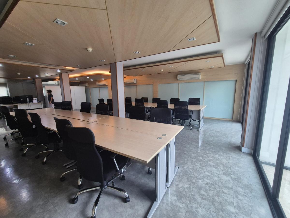 Ready to rent the Office Office, located on the 3rd floor behind the guest temple, Silom Fer, ready to have a housekeeper. – รูปที่ 3