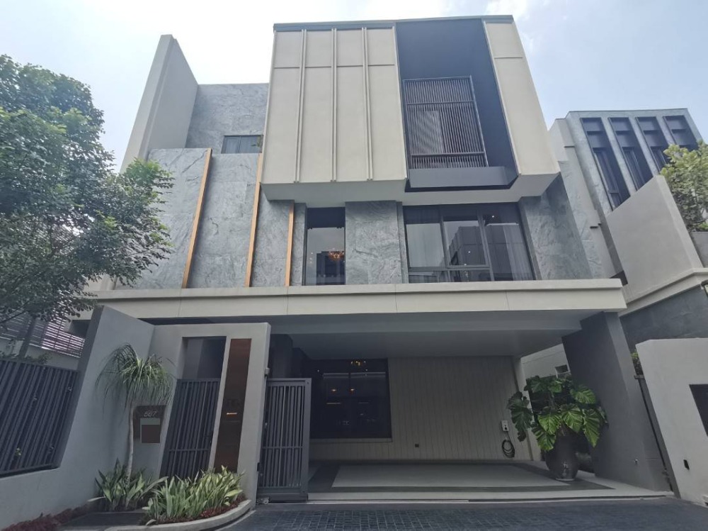 ♦ Plot Villa ll ♦ Single house 3 storey, Style modern Luxury | 4 Beds, 3 Parking | 78.30 sq.w. 417.00 sq.m. | Near Lotus Pattanakarn 7 mins., Triam Udom Suksa Pattanakarn School 10 mins., Thanya Park 12 mins. ♦ Plot Villa ll ♦ Single house 3 storey, Style modern Luxury | 4 Beds, 3 Parking | 78.30 sq.w. 417.00 sq.m. | Near Lotus Pattanakarn 7 mins., Triam Udom Suksa Pattanakarn School 10 mins., Thanya Park 12 mins.