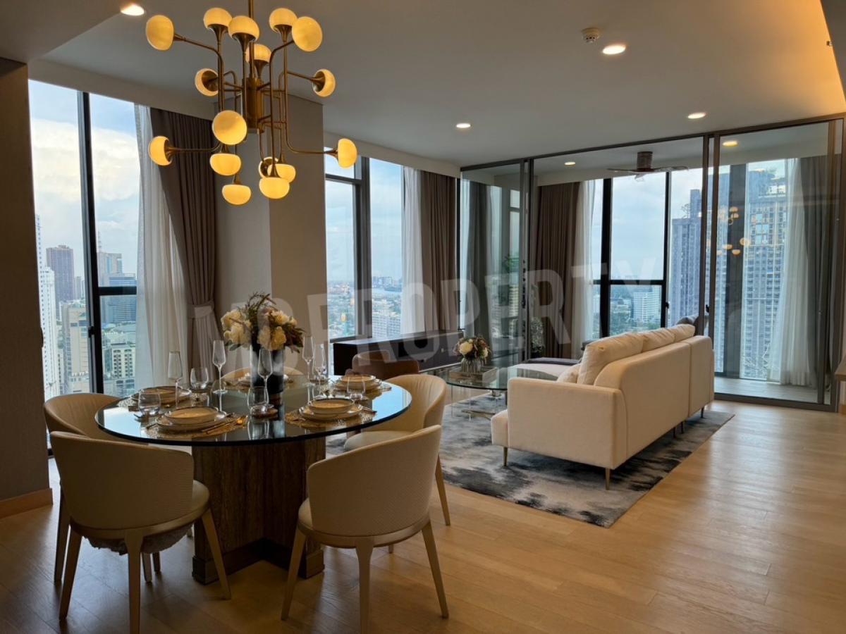 Wyndham Residence(Siamese Exclusive Queen) 3 bedroom Penthouse unitfull service apartment unit Free WifiFree maid serviceElectric and Water fees are all included131 sqm for rent only 180,000 contact 0816878954