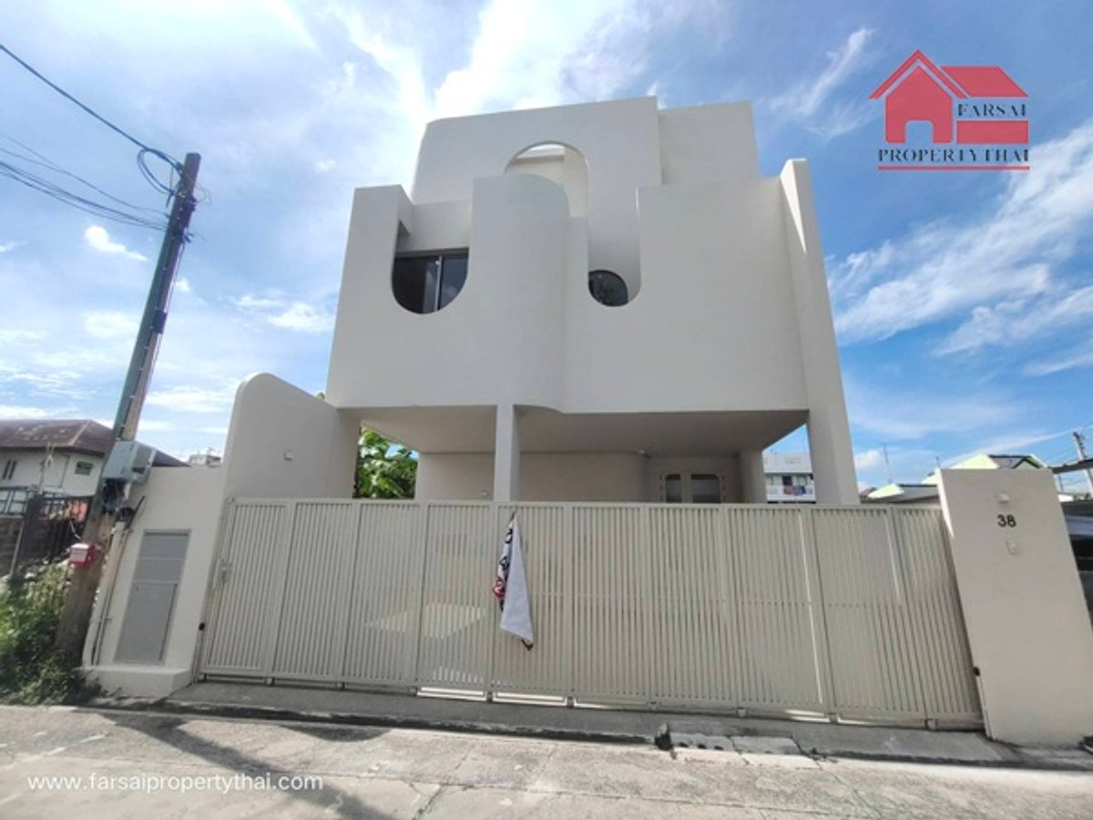 ให้เช่าบ้านเดี่ยวหรู 3ชั้นเนื้อที่ 50ตร.วพื้นที่ใช้สอย 400ตร.ม 4ห้องนอน 6ห้องน้ำ ถนนรามอินทรา ห้างเซ็นทรัลรามอินทรา  ราคาเช่า 200,000 บ/ด – รูปที่ 2