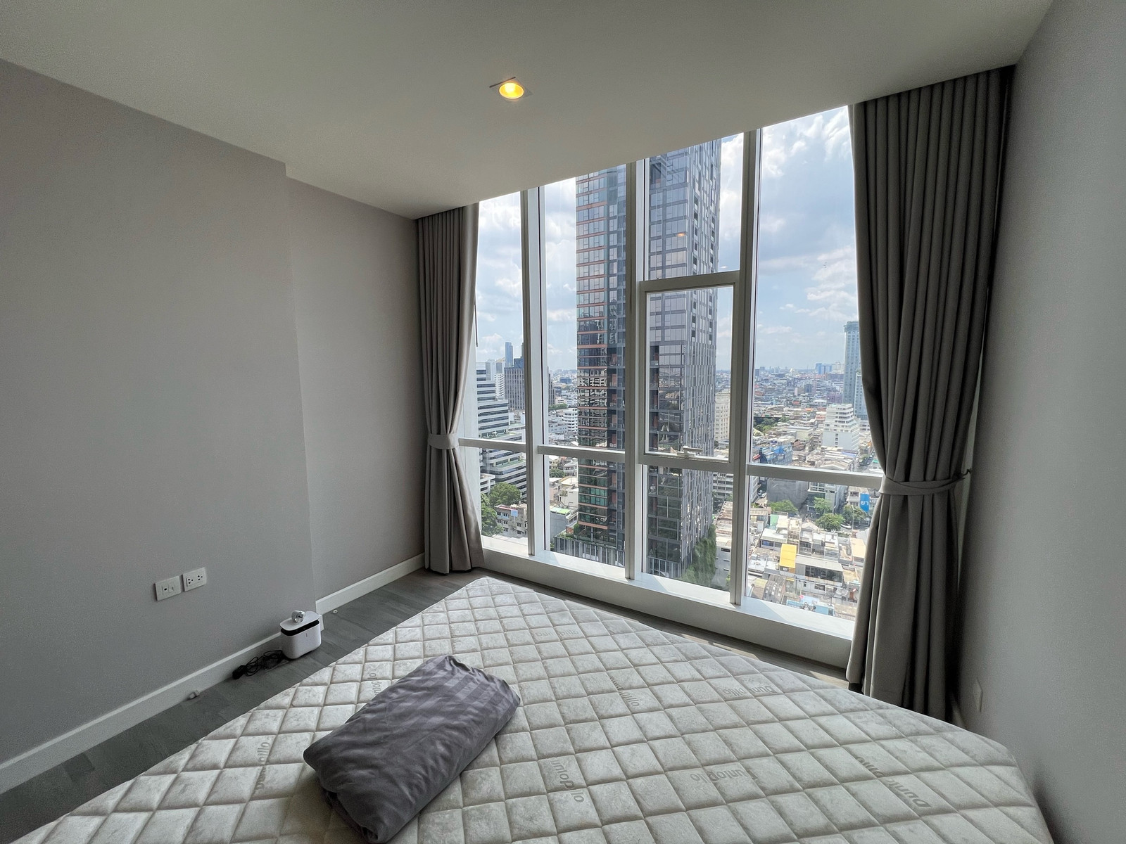 The room Sathorn Pun road 1 bedroom 46.8sqm for rent only 29,000 please contact 0816878954