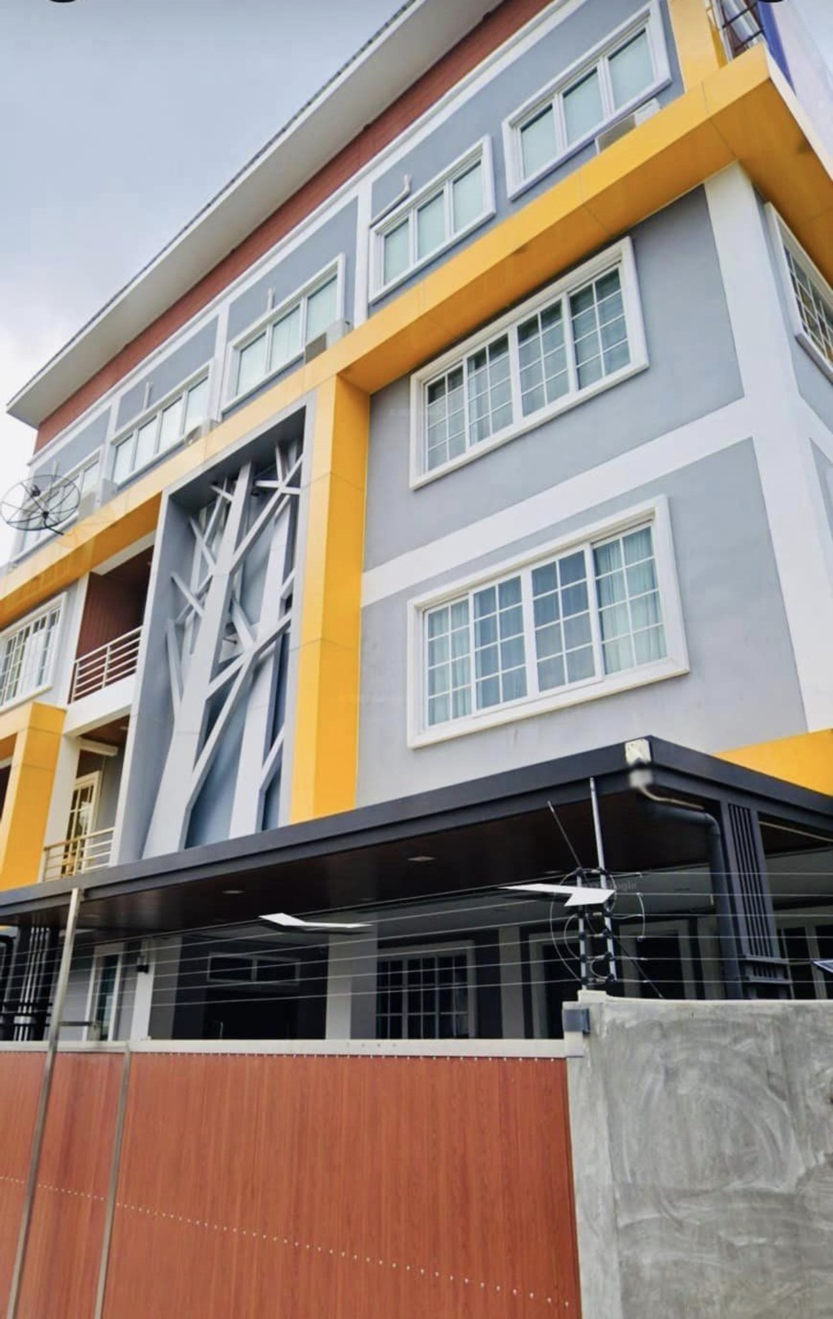 Home Office for Rent, 7 beds 6 bahts near Muang Thong Thani near MRT Pink Line Home Office for Rent, 7 beds 6 bahts near Muang Thong Thani near MRT Pink Line
