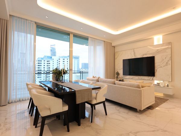 Luxury Condo for Sale Royce Private Residences Sukhumvit 31 3 Bedroom 143 sq.m near BTS Phrom Phong 600 m Em District Unblocked View