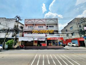 ขาย อาคารพาณิชย์ 3 ชั้น 3 คูหา ปากเกร็ด วัดกู้ ถ.สุขาประชาสรรค์3 ซอย1 ห้องมุม พื้นที่รวม 53.2 ตร.ว ทำเลค้าขาย เหมาะทำออฟฟิศ โกดัง ร้านค้า ขายด่วน 5.49 ล้านบาท