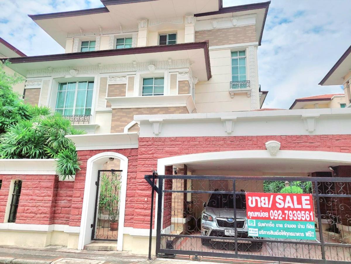 Vายบ้านเดี่ยว 3 ชั้น  85.5 ตรว. ใกล้รัชดา “บ้านกลางกรุง เดอะนีซ รัชวิภา“ 4 ห้องนอน 5 ห้องน้ำ 4 จอดรถ บรรยากาศร่มรื่นน่าอยู่ พื้นที่ใช้สอย 380-400 ตรม. ราคาดีที่สุดในโครงการ 19.99  ล้านบาท