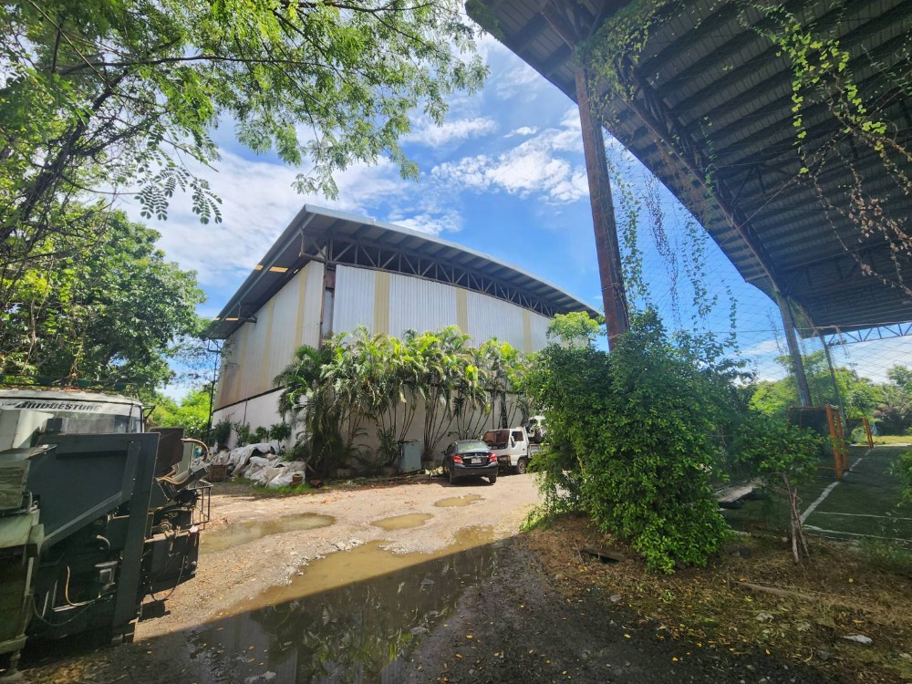 Land for sale, 4 rai, Thepharak Road, only 100 meters into the alley, 9 meters wide road, suitable for building a factory, warehouse, office (has a 4th certificate, orange layout). Land for sale, 4 rai, Thepharak Road, only 100 meters into the alley, 9 meters wide road, suitable for building a factory, warehouse, office (has a 4th certificate, orange layout).