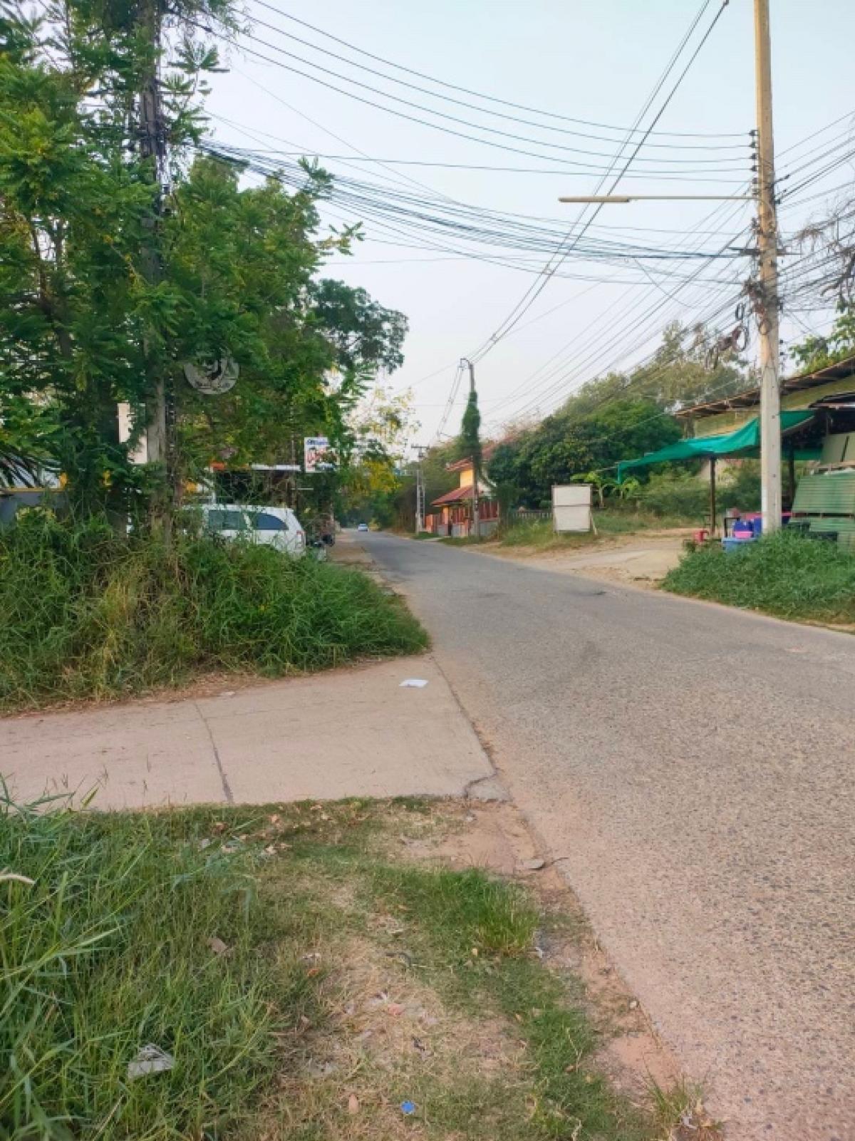 ❤️❤️Rent/Sell 1 rai of land urgently, already filled, near Sakon Nakhon University, can be used for business, the land can be built as a coffee shop and can be used for coffee and food. Beautiful land next to the road ❤️❤️Rental price including coffee sho – รูปที่ 2