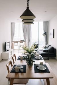 ● Nice Decoration ● ตึก B ชั้น 40+ Type B07 | 81.87 ตร.ม. 2 ห้องนอน | คอนโดมีSkywalk เชื่อมเข้า BTS เพลินจิตและเซ็นทรัล เอ็มแบสซี่