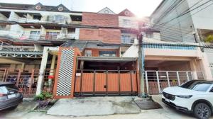 ขาย ทาวน์โฮม 4 ชั้น วราธรวิลล์ พัฒนาการ 44 31.5 ตร.วา 5 นอน 4 น้ำ รีโนเวทใหม่ เฟอร์และไฟฟ้าครบ ใกล้ BTS