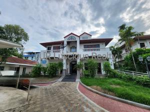 Single house for sale, Soi Chaloem Phrakiat Rama 9, Soi 47, Prawet District ✅️ near Suan Luang Rama 9, 2 floors, 4 bedrooms, 4 bathrooms, 2 kitchens, 1 maid room, parking for 7 cars, on land 239 square wah, selling for 39 million baht, negotiable, Inbox o