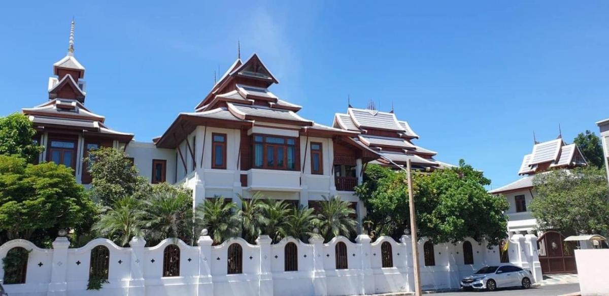 Elegant Teakwood Luxury House for Sale at Ladawan Lakoon Rangsit Elegant Teakwood Luxury House for Sale at Ladawan Lakoon Rangsit