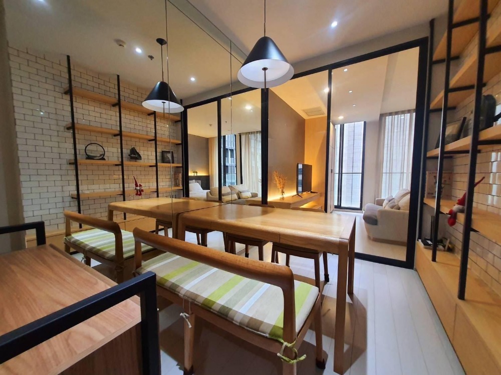 ♦ Nice Decoration ♦ C Tower, 10+ Floor, Clear view | 45 sq.m. 1 bed | Condo skywalk connect to BTS ploenchit and Central Embassy.