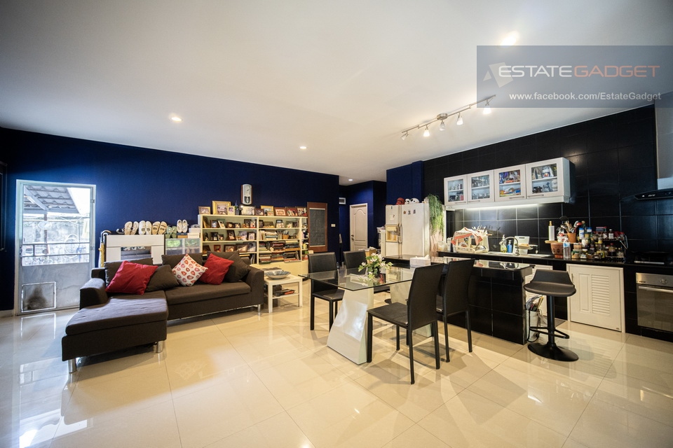 For Sale Detached House 100sq-wah @ Sukhumvit soi 12 walk to BTS/MRT Asoke (081-434-9959) For Sale Detached House 100sq-wah @ Sukhumvit soi 12 walk to BTS/MRT Asoke (081-434-9959)