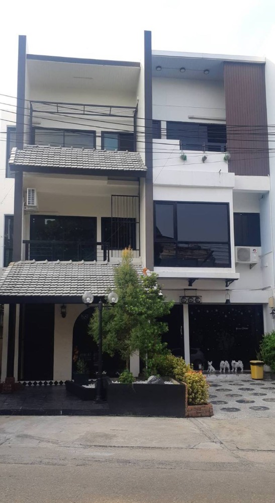 For rent, 2 shophouses, 3 floors, Nimman area, Chiang Mai, good location. – รูปที่ 3