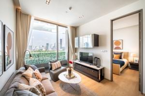 Nice Room 1 Bed with Bathtub Good Location Close to MRT Lumphini 400 m. & BTS Sala Daeng 600 m. at Saladaeng One Condo / For Sale