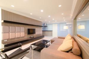 Condo for rent in Sriracha, sea view, wide balcony, fully furnished, 2 bedrooms, ready to move in.