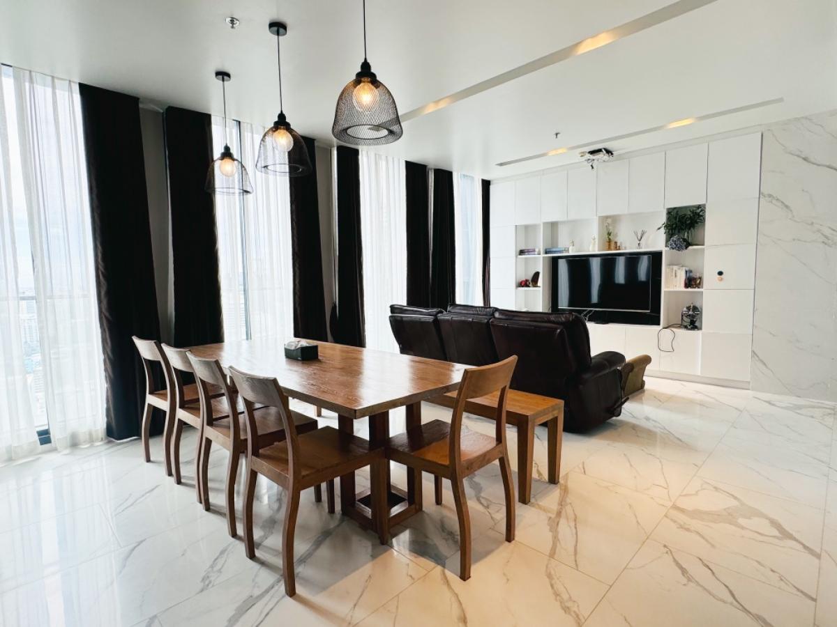 ♦ Good Deal ♦ C Tower, 40+ Floor, Type B01+A02 | 144 sq.m. 2 Beds | Condo skywalk connect to BTS ploenchit and Central Embassy.