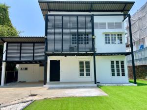 ให้เช่าบ้านเดี่ยวรามอินทรารีโนเวทใหม่ทั้งหลัง แอร์5เครื่องเฟอร์นิเจอร์บางส่วนมี4นอน4น้ำราคาเช่าเดือนละ110,000บาท