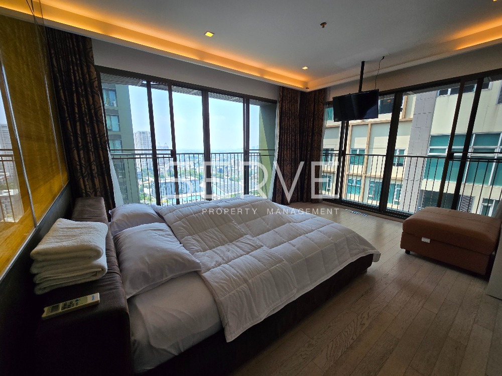 Corner Unit 2 Beds 1 Bath Good Location BTS Thong Lo 2.1 km. @ Noble Solo Corner Unit 2 Beds 1 Bath Good Location BTS Thong Lo 2.1 km. @ Noble Solo