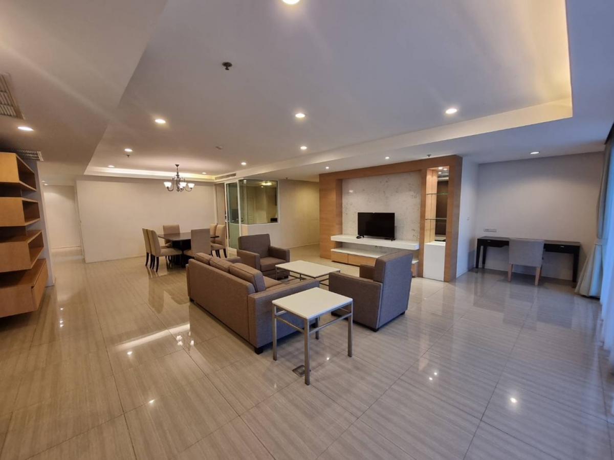 ✨👍🏻For rent big unit for 4 bedrooms near BTS Ekkamai, Donki