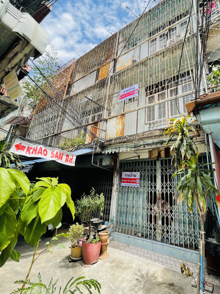 For Sale: 3-Story Building, 46 sq.m, located in Rambuttri Alley, connected to Khao San Road