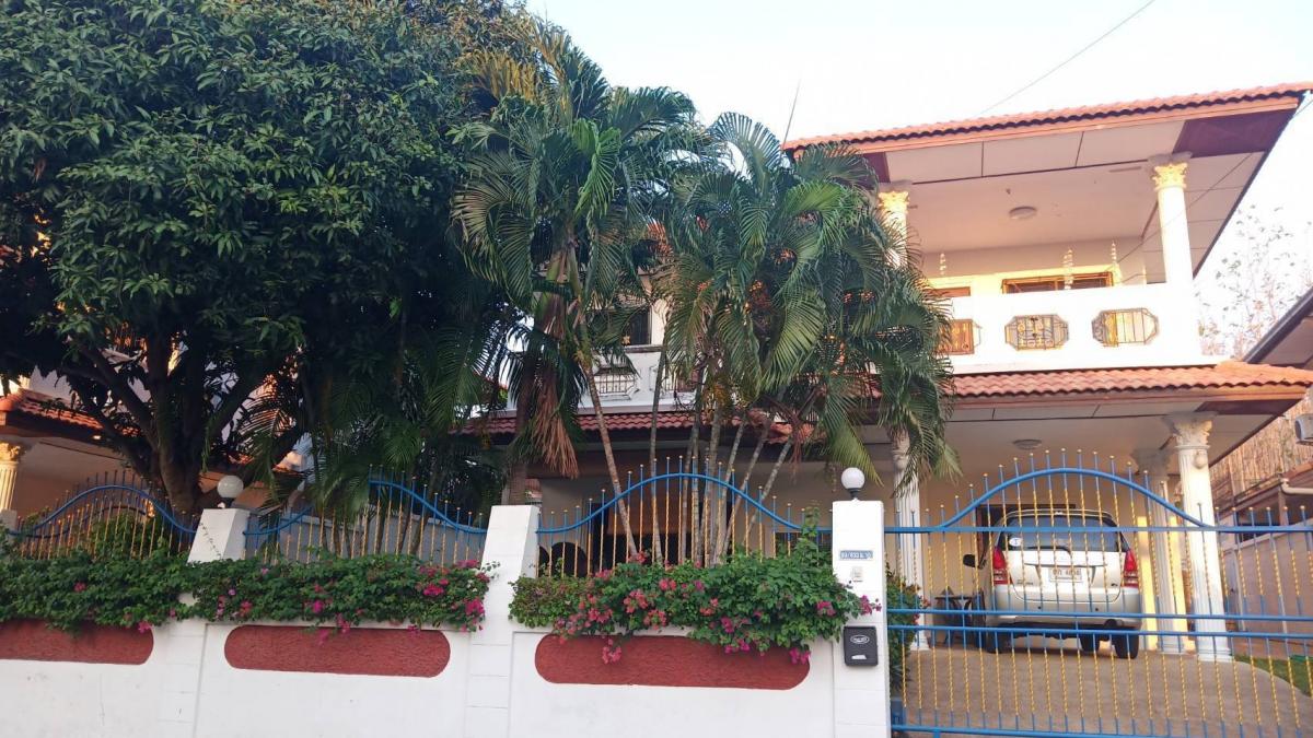 Beautiful house for sale with land, Baan Ek Mongkol 4 project, land area 81 sq m, 2 floors, 3 bedrooms, 3 bathrooms, selling for 8 million baht.